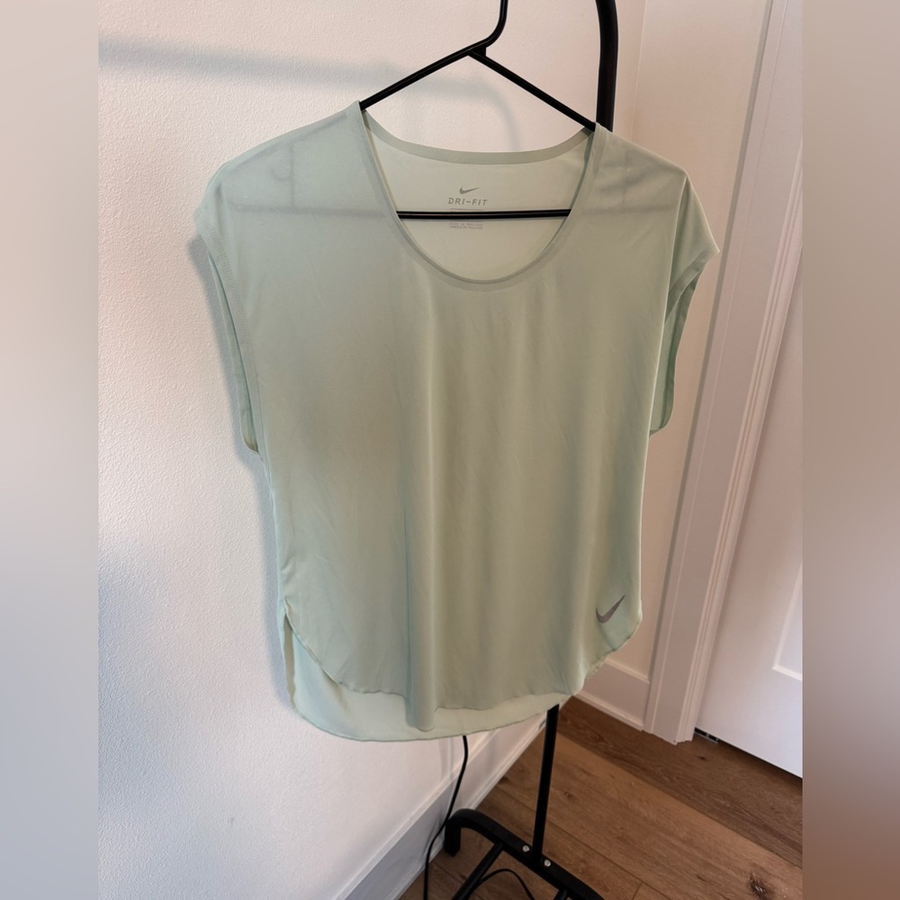 Womens Nike drifit shirt size medium